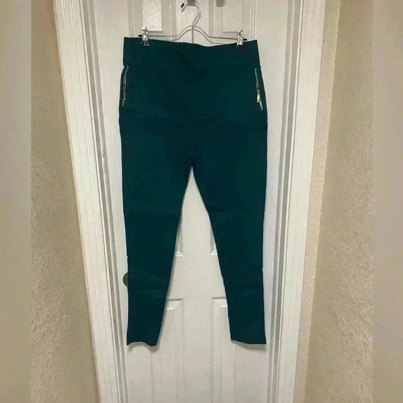 Womens plus size green pants Size 1x🔥 - Picture 7 of 9